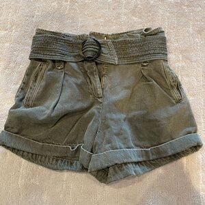Sezane Rome shorts in Olive
